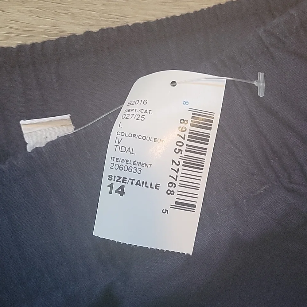 Childrens place navy elastic waist cargo shorts 14